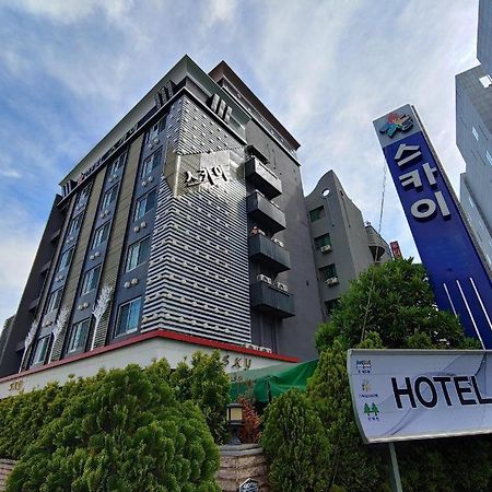 Sky Hotel Changwon Exterior foto