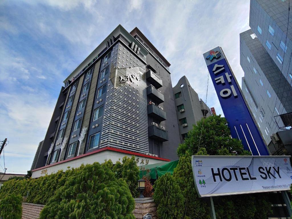 Sky Hotel Changwon Exterior foto