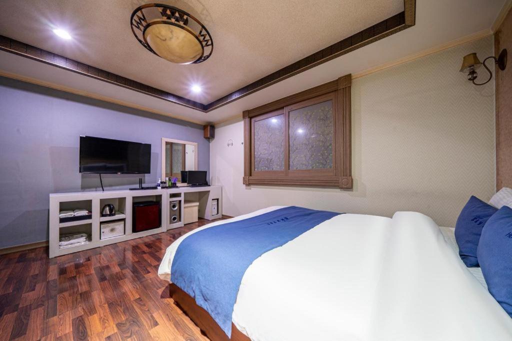 Sky Hotel Changwon Exterior foto