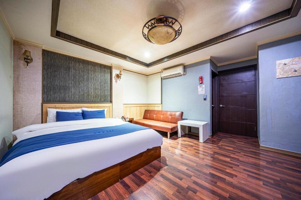 Sky Hotel Changwon Exterior foto