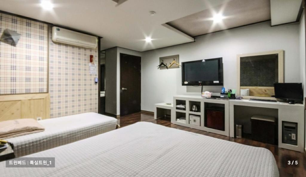 Sky Hotel Changwon Exterior foto