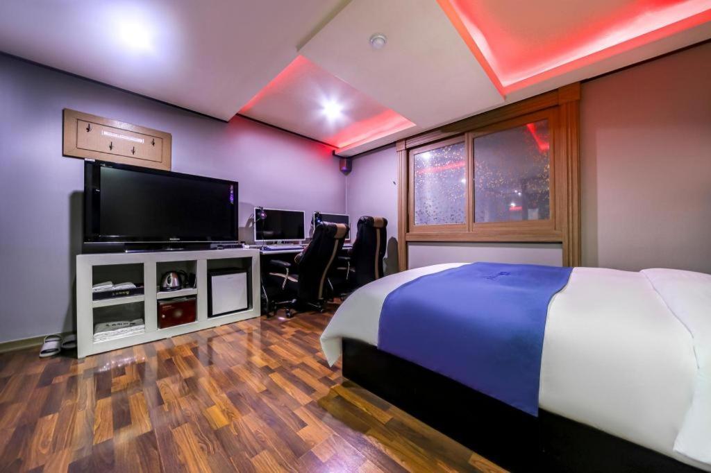 Sky Hotel Changwon Exterior foto