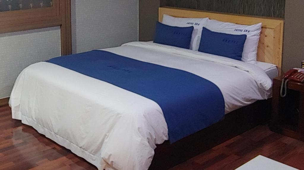 Sky Hotel Changwon Exterior foto