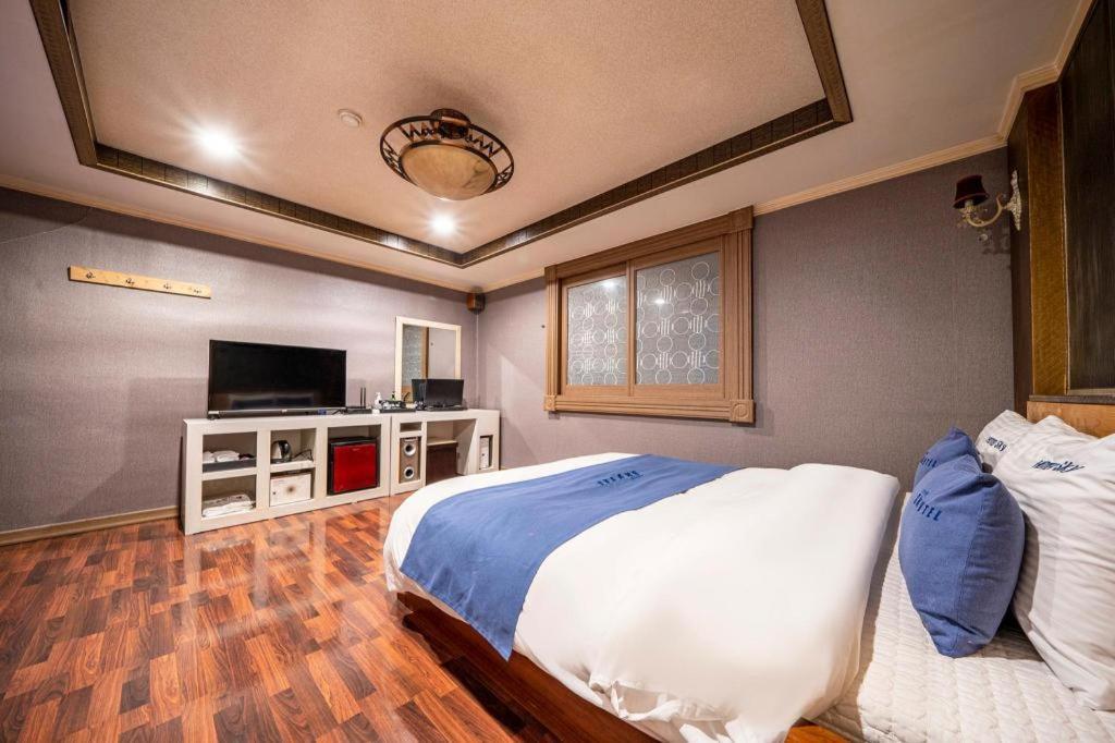 Sky Hotel Changwon Exterior foto