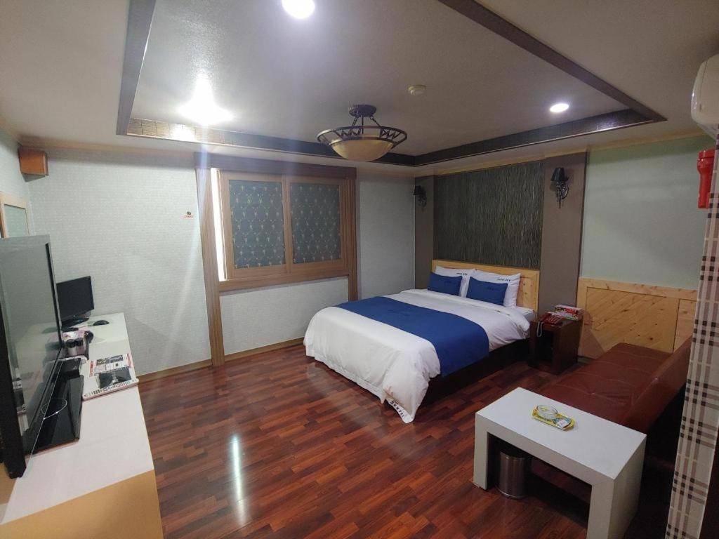 Sky Hotel Changwon Exterior foto