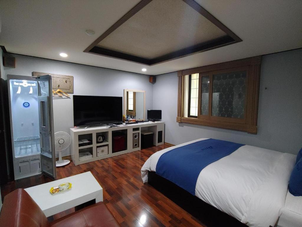 Sky Hotel Changwon Exterior foto