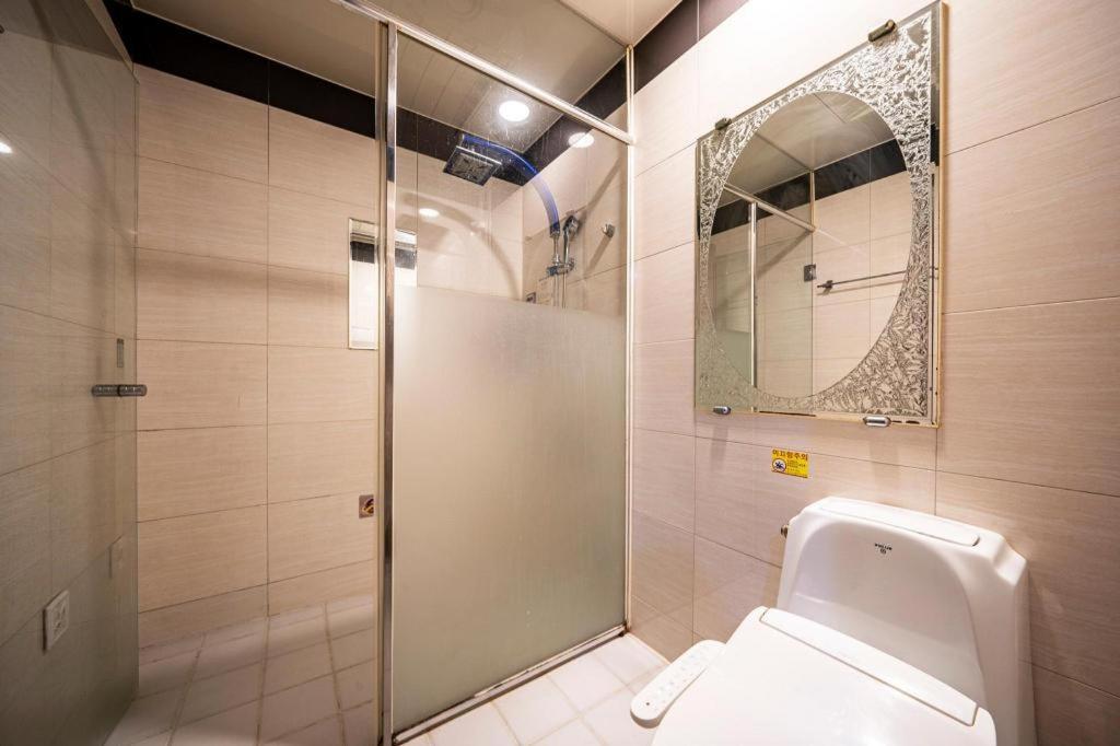 Sky Hotel Changwon Exterior foto