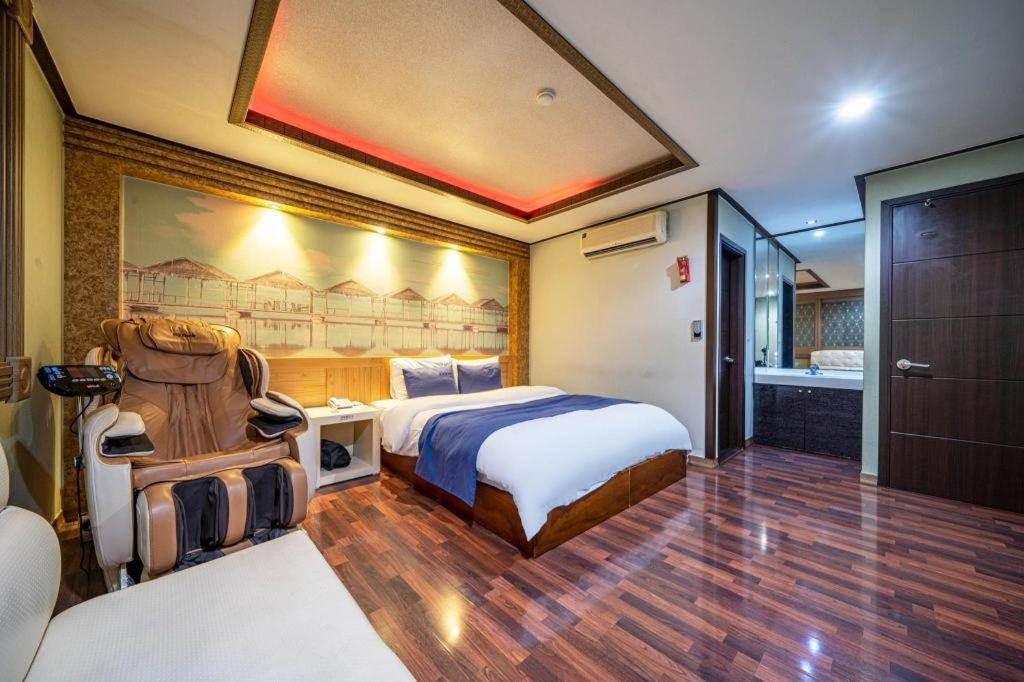 Sky Hotel Changwon Exterior foto
